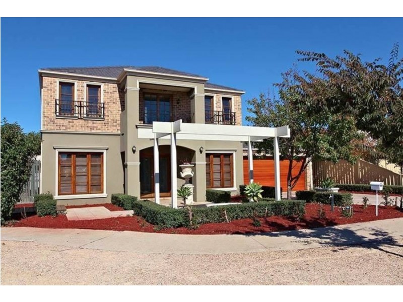 6 Selwyn Close, Caroline Springs VIC 3023