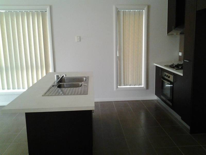 6 Derwent Close, Caroline Springs VIC 3023