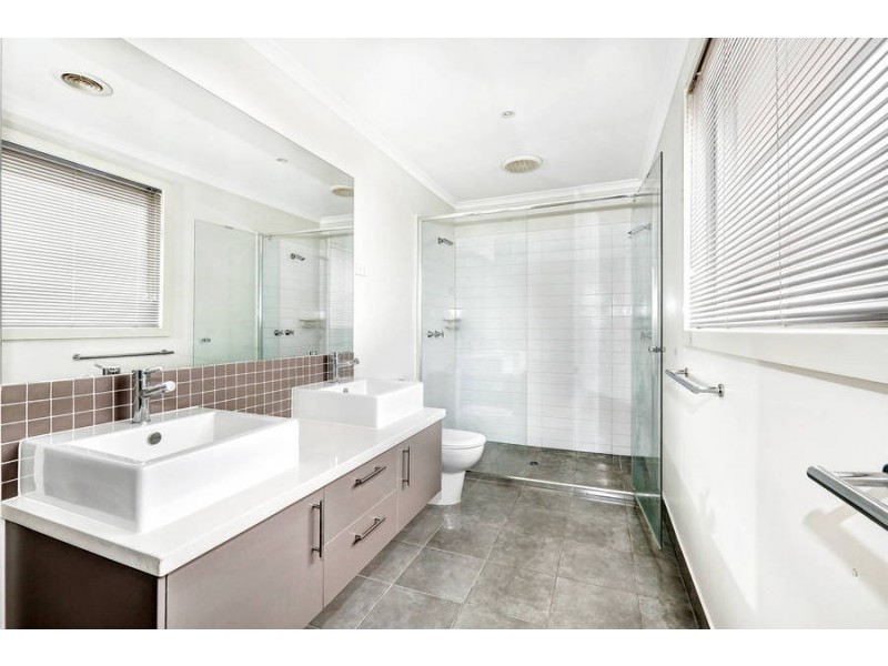 3 Elgar Lane, Caroline Springs VIC 3023