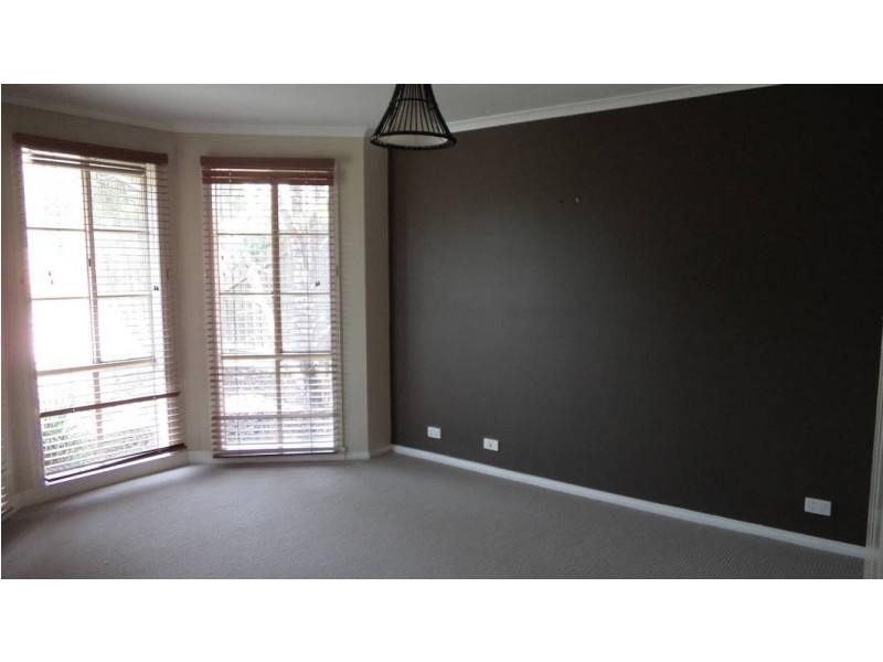 8  Kolivas Court,, Hillside VIC 3037