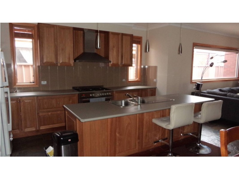 6 Hascombe Drive, Caroline Springs VIC 3023