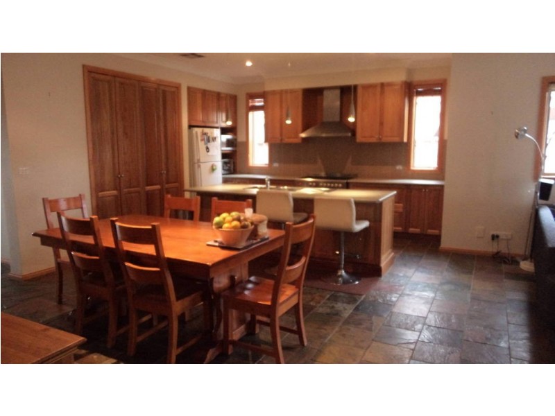 6 Hascombe Drive, Caroline Springs VIC 3023