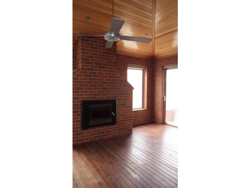 6 Hascombe Drive, Caroline Springs VIC 3023