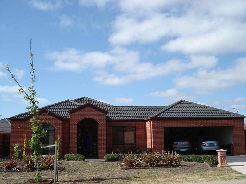 4 Gisborne Way, Caroline Springs VIC 3023