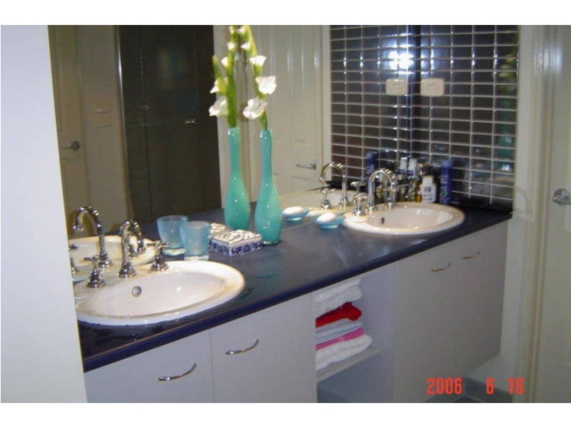 4 Gisborne Way, Caroline Springs VIC 3023