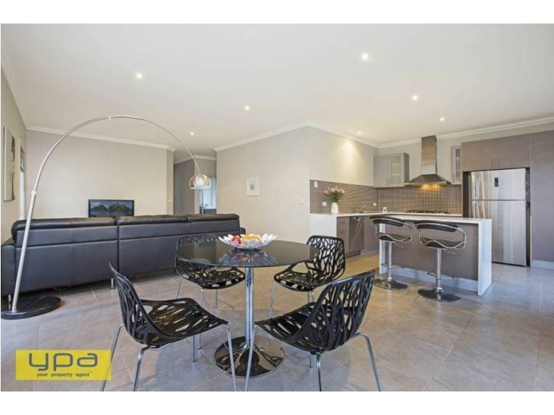 99 Oakview Parade, Caroline Springs VIC 3023