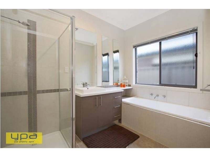 99 Oakview Parade, Caroline Springs VIC 3023