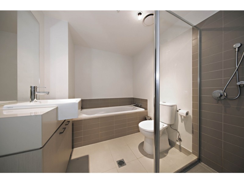 11/76 The Esplanade, Caroline Springs VIC 3023