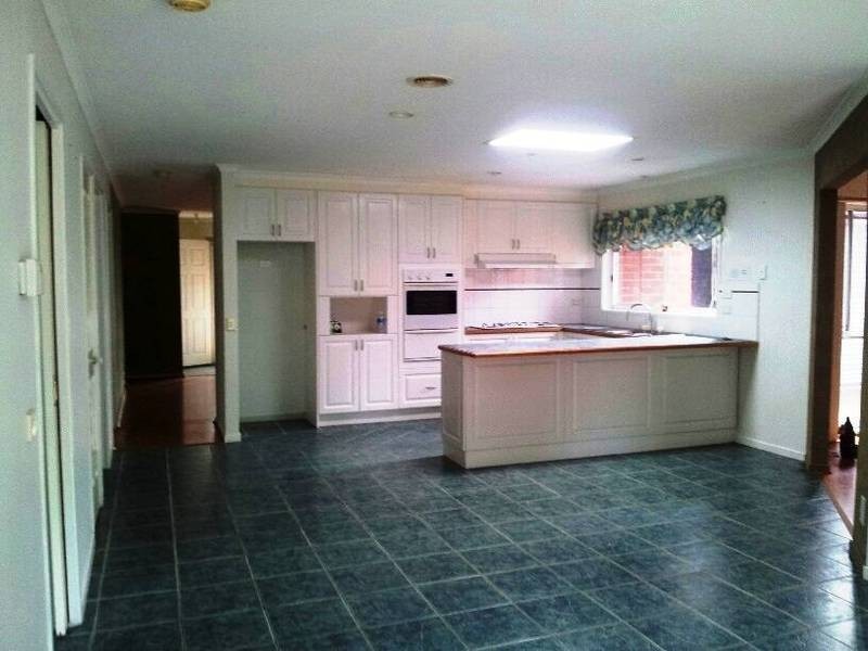 8 Penshurst Court, Hillside VIC 3037