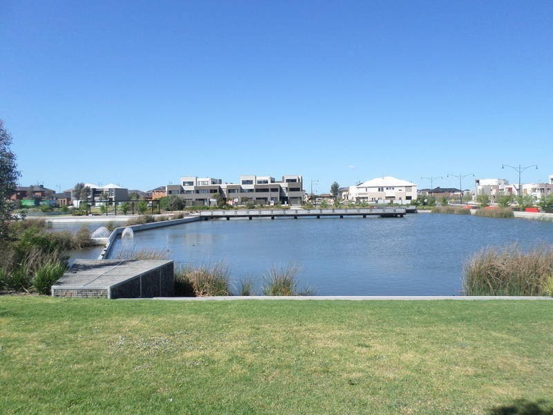 350/73 Lake Street, Caroline Springs VIC 3023