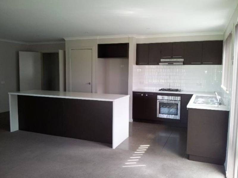 15 Stapehill Crescent, Deer Park VIC 3023