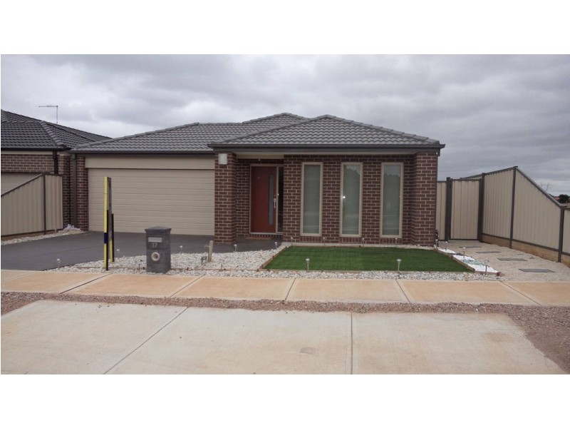 17 Royale Drive, Plumpton VIC 3335