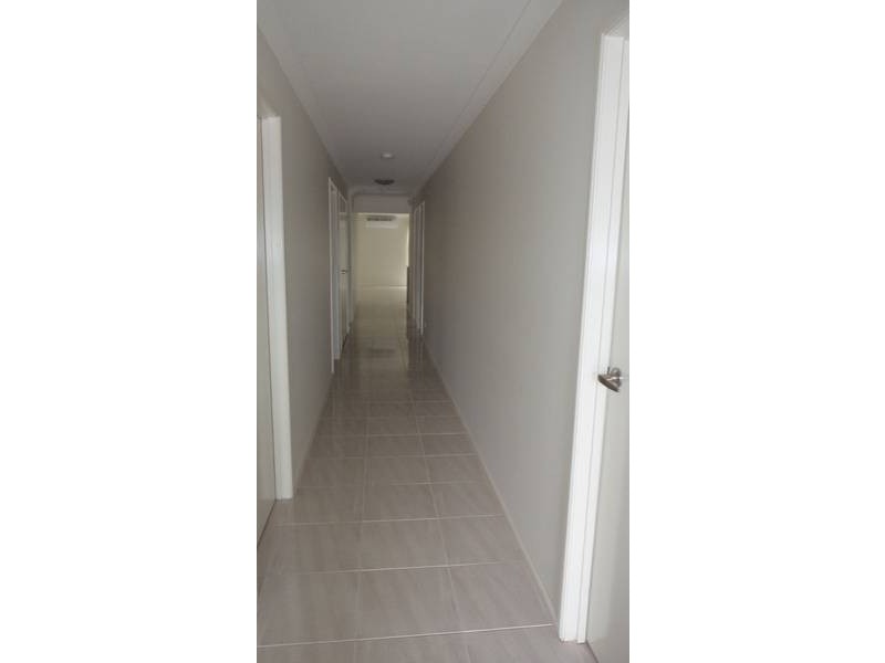 17 Royale Drive, Plumpton VIC 3335