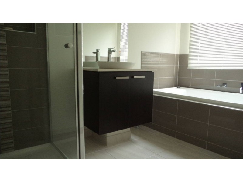 17 Royale Drive, Plumpton VIC 3335