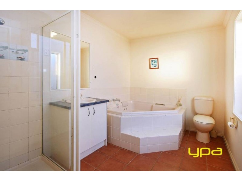 23 Springfield Close, Caroline Springs VIC 3023