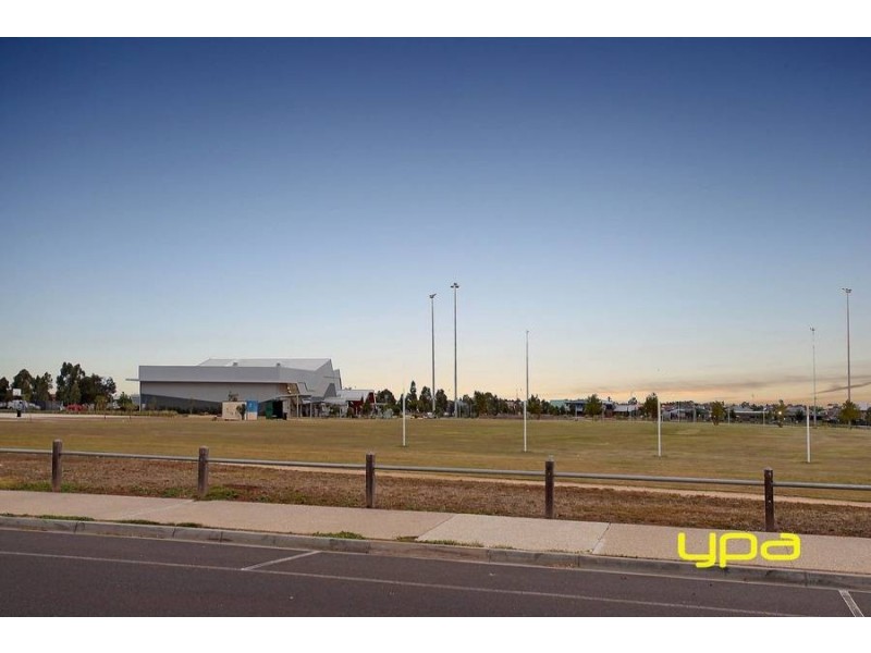 10/30-40 College Street, Caroline Springs VIC 3023