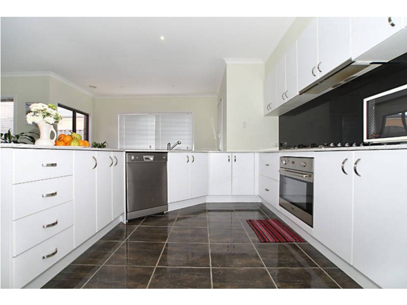 24  Caesia way, Caroline Springs VIC 3023