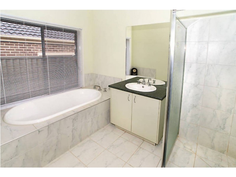 24  Caesia way, Caroline Springs VIC 3023