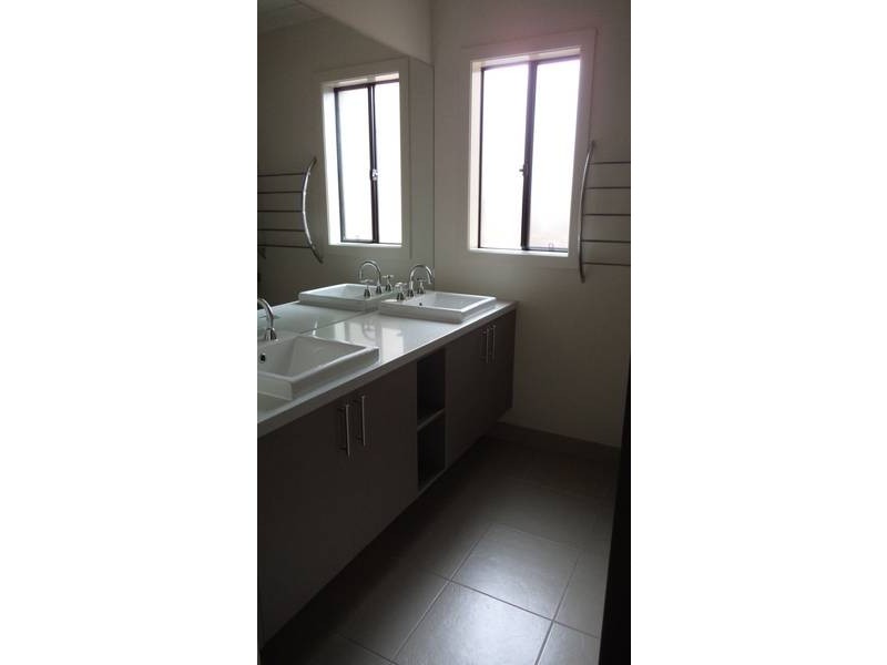 40B The Avenue, Caroline Springs VIC 3023