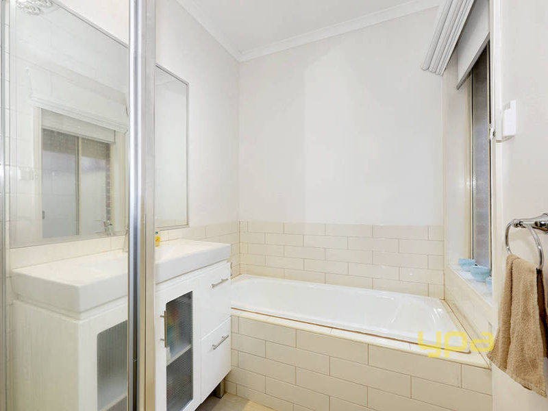 2/40 Jade Way, Hillside VIC 3037