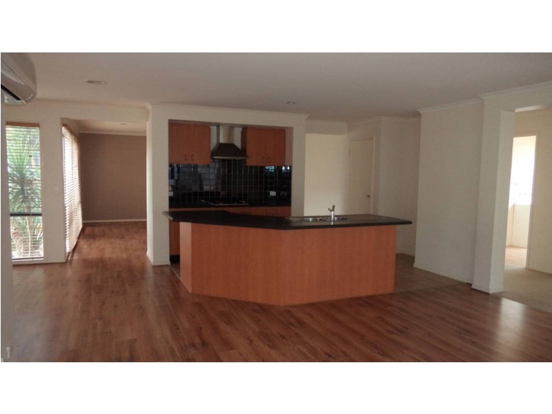 6 Cathedral Mews, Caroline Springs VIC 3023