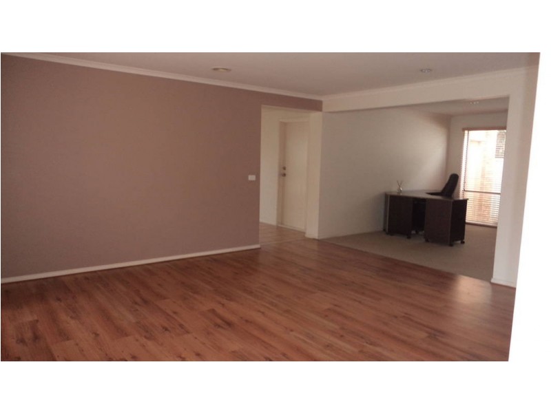 6 Cathedral Mews, Caroline Springs VIC 3023