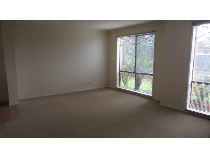 6 Cathedral Mews, Caroline Springs VIC 3023