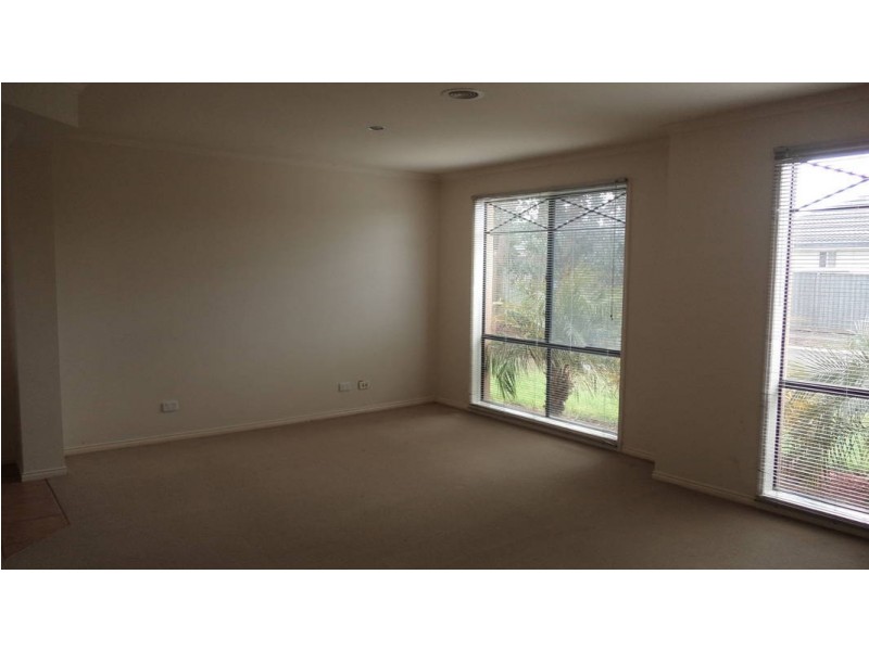 6 Cathedral Mews, Caroline Springs VIC 3023