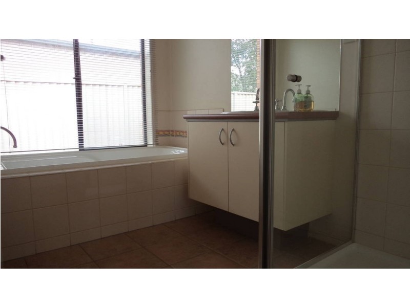 6 Cathedral Mews, Caroline Springs VIC 3023