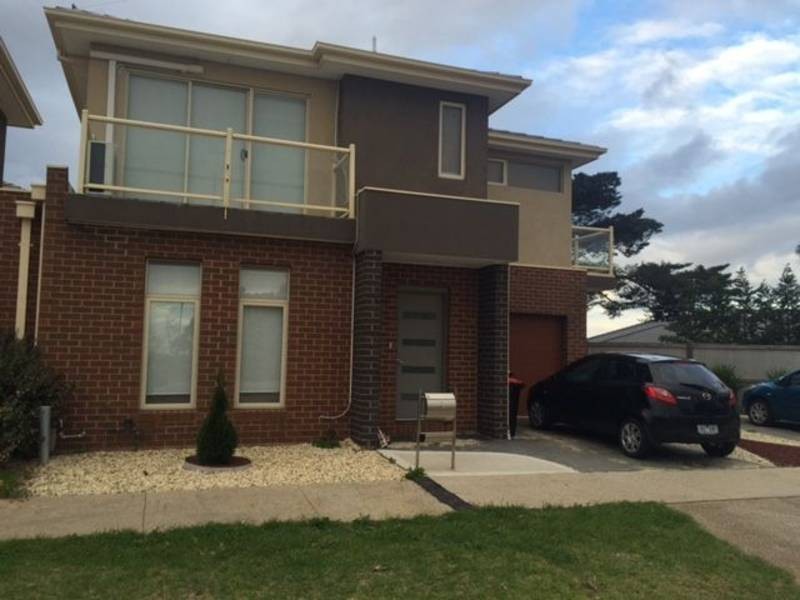 4 Chelsworth Place, Caroline Springs VIC 3023