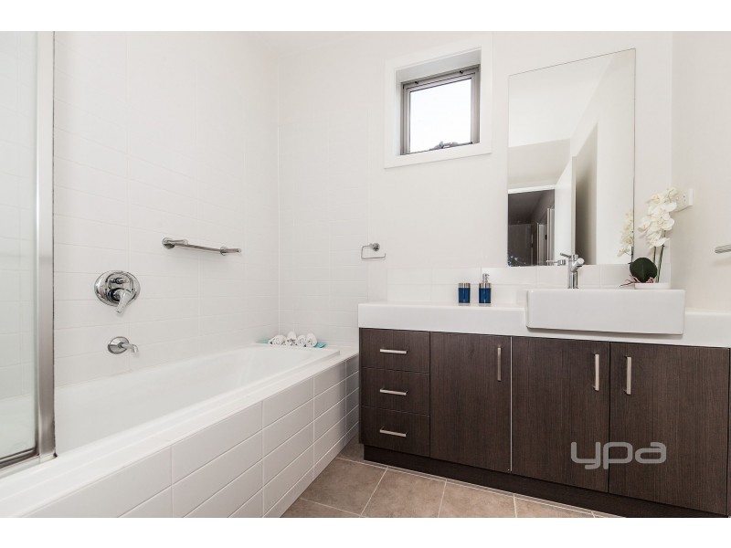 9/1-5 The Close, Caroline Springs VIC 3023