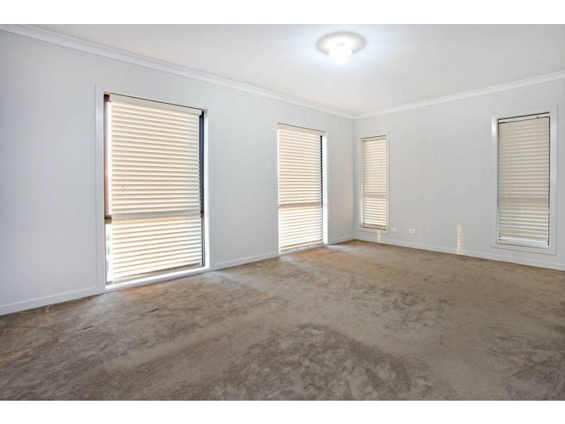54 Commercial Road, Caroline Springs VIC 3023