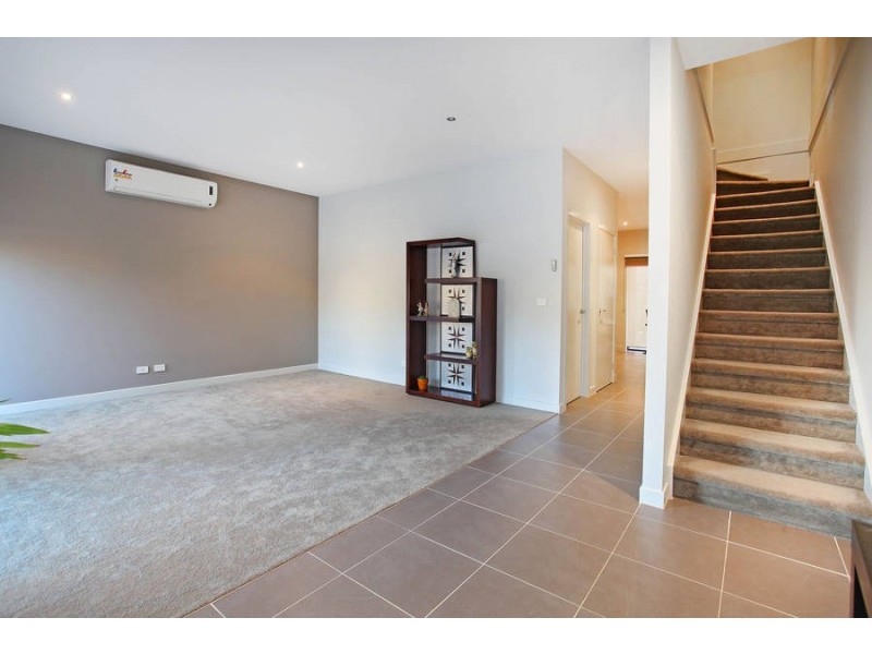 54 Commercial Road, Caroline Springs VIC 3023