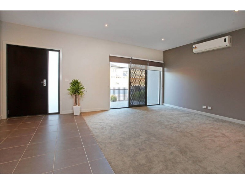 54 Commercial Road, Caroline Springs VIC 3023