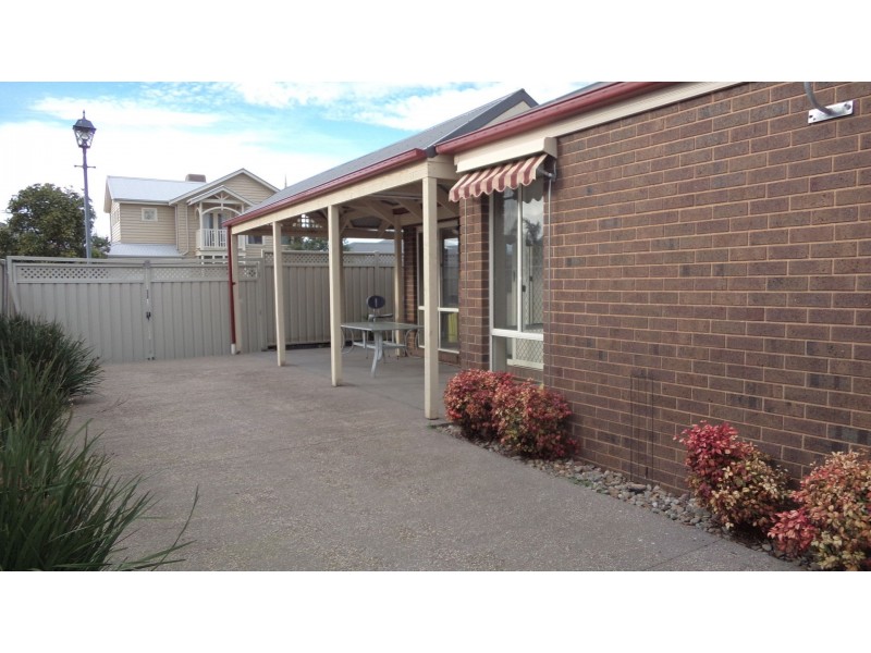 9 Clarendon Wynd, Caroline Springs VIC 3023
