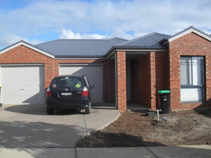 3 Insley Green, Caroline Springs VIC 3023