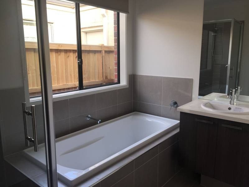 13 Somers Street, Plumpton VIC 3335