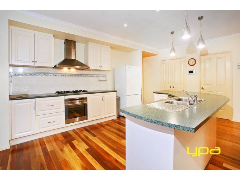 17 Pro Hart Way, Caroline Springs VIC 3023