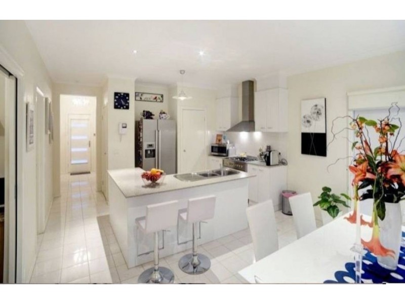 7 Ridgegreen View, Caroline Springs VIC 3023