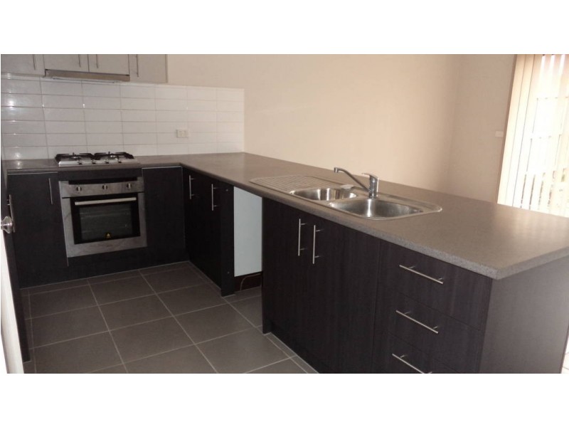 13/30-40 College Street, Caroline Springs VIC 3023