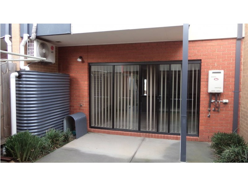13/30-40 College Street, Caroline Springs VIC 3023