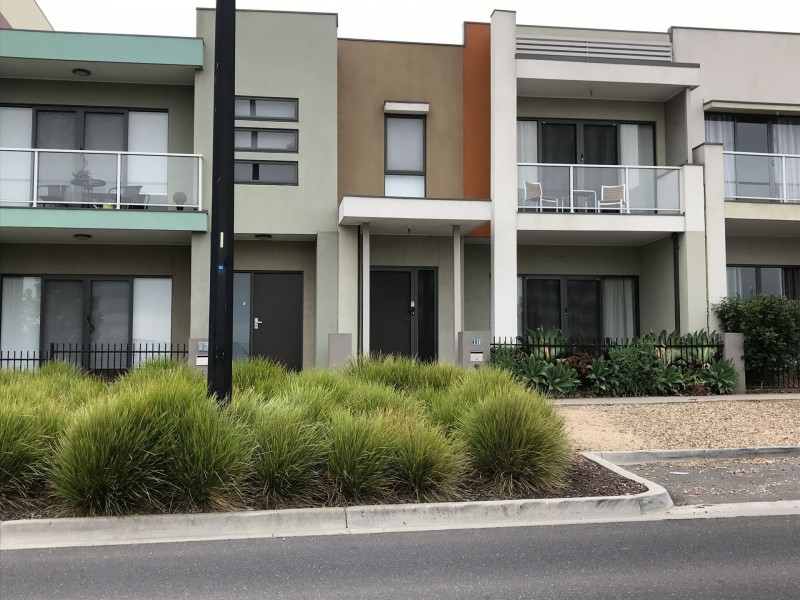 19 Garrety Road, Caroline Springs VIC 3023