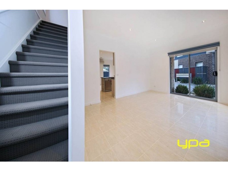 6/1 Dargi Green, Caroline Springs VIC 3023