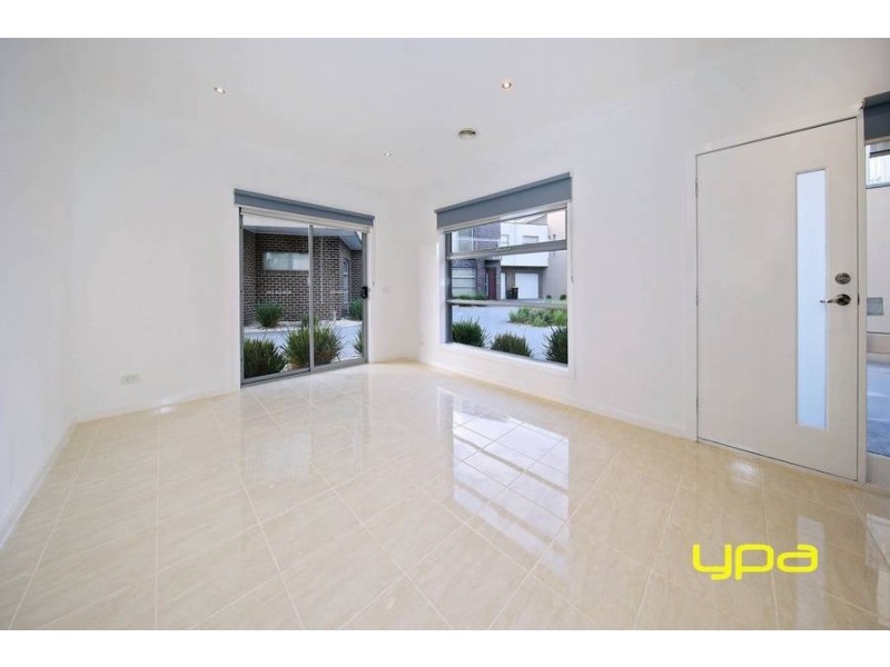 6/1 Dargi Green, Caroline Springs VIC 3023