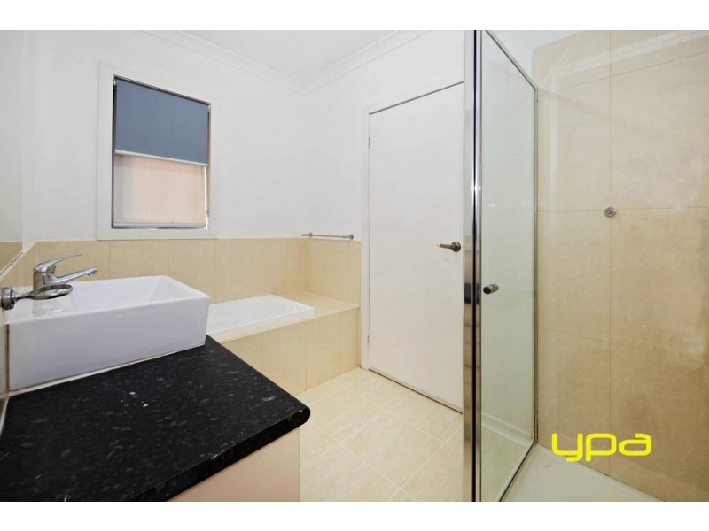 6/1 Dargi Green, Caroline Springs VIC 3023