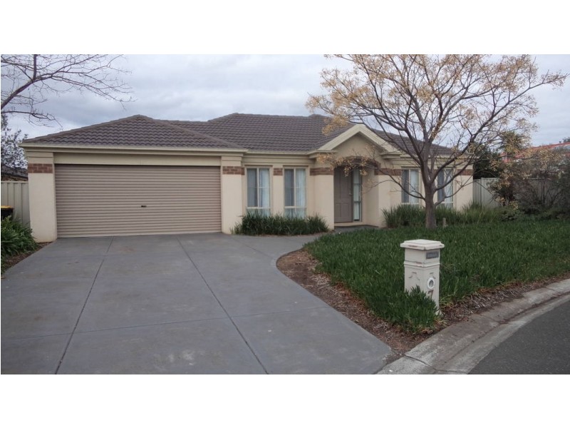 7 Macedon Close, Caroline Springs VIC 3023