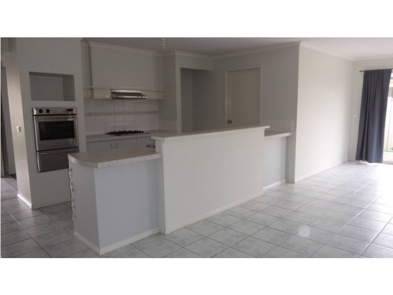 7 Macedon Close, Caroline Springs VIC 3023