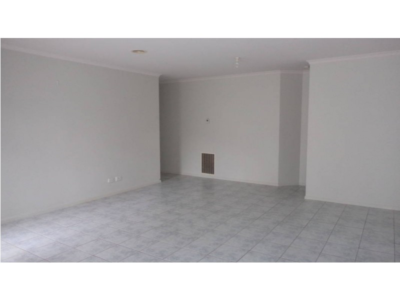 7 Macedon Close, Caroline Springs VIC 3023