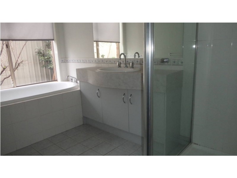 7 Macedon Close, Caroline Springs VIC 3023