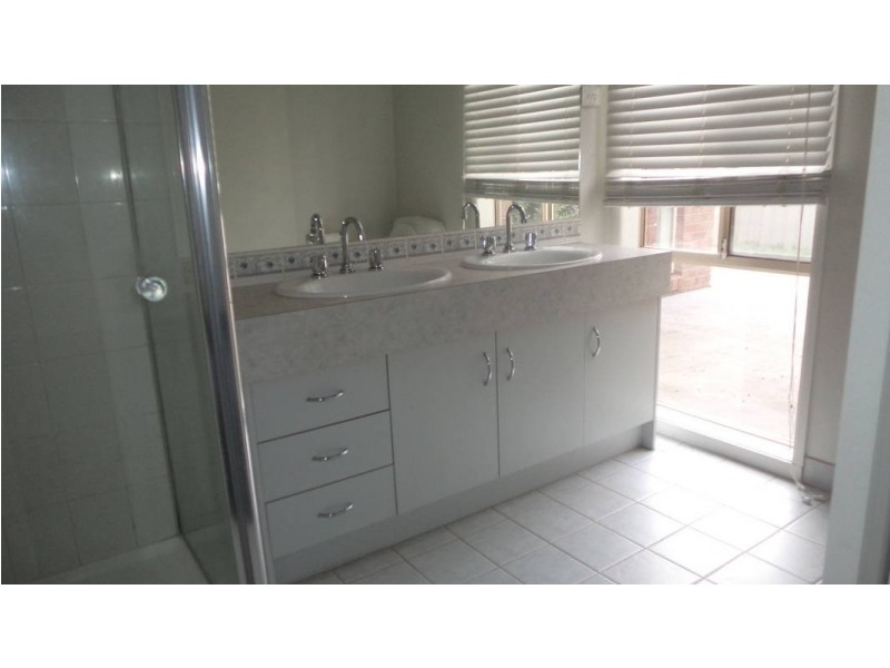 7 Macedon Close, Caroline Springs VIC 3023